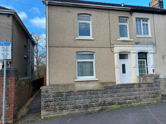 2 Bedroom Flat To Rent In Church Street, Ammanford, SA18
