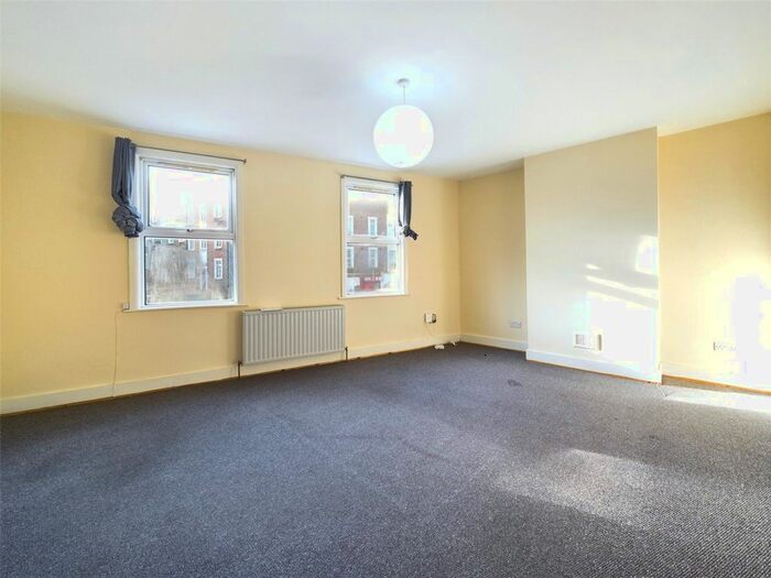 2 Bedroom Flat To Rent In Forest Road, Walthamstow, London, E17