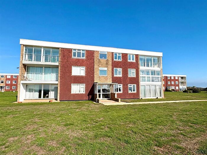 2 Bedroom Flat To Rent In Rackham Road (New Record), Littlehampton, BN16