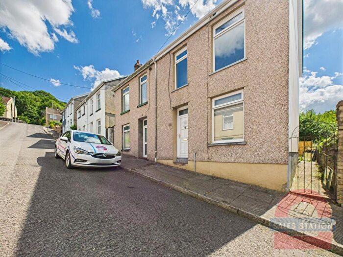 3 Bedroom End Of Terrace House For Sale In Hill Street, Melincourt, SA11