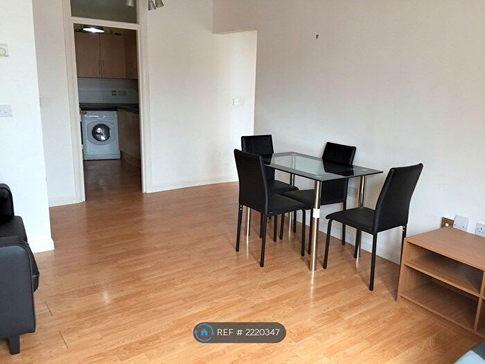 2 Bedroom Flat To Rent In Ivory Court, London, E9