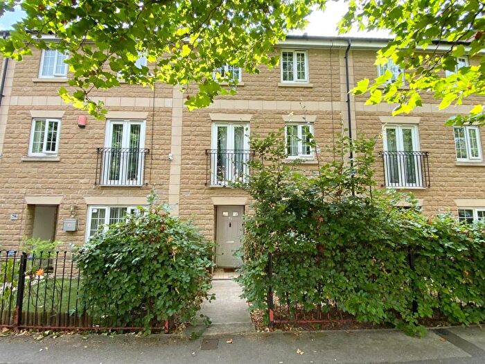 3 Bedroom Town House For Sale In Annie Smith Way, Birkby, Huddersfield, HD2