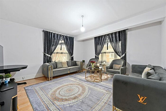 2 Bedroom Flat For Sale In Churchfield Road, London, W3