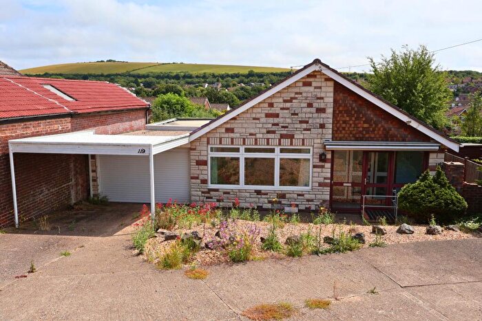 3 Bedroom Detached Bungalow For Sale In New Road, Clanfield, PO8