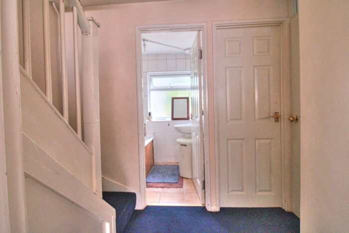 3 Bedroom Town House For Sale In Long Riding, Basildon, SS14