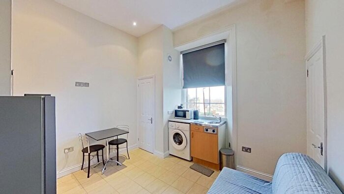 1 Bedroom Flat To Rent In Picardy Place, Edinburgh, EH1
