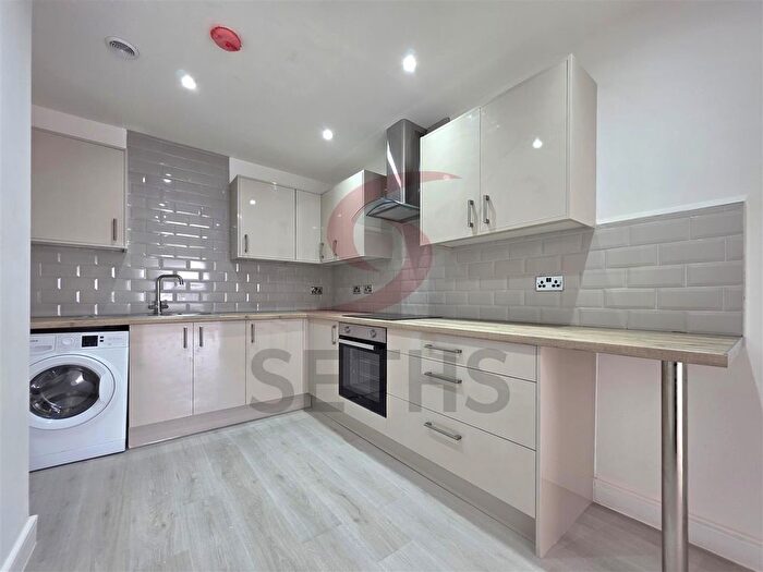 2 Bedroom Flat To Rent In Roberts Road, Belgrave, Leicester, LE4