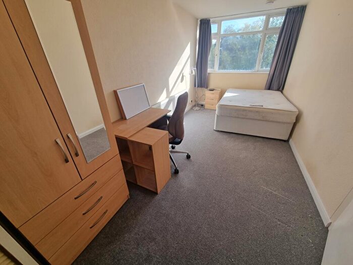 5 Bedroom Semi-Detached House To Rent In Cambridge Gardens, CV32