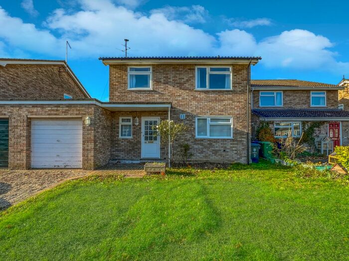 4 Bedroom Link Detached House For Sale In Milner Close, Sawston, Cambridge, CB22