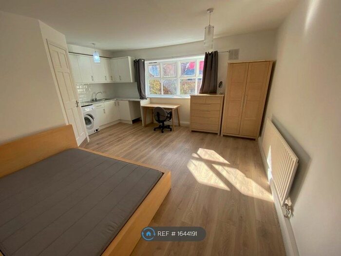 Studio To Rent In Park Road, Loughborough, LE11