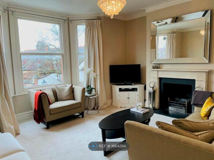 2 Bedroom Flat To Rent In Flanders Road, Chiswick, W4