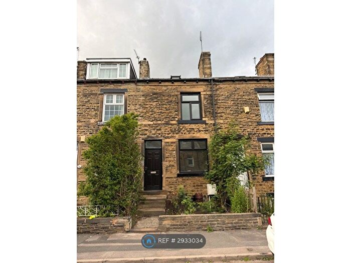 3 Bedroom Terraced House To Rent In Woodhall Terrace, Bradford, BD3
