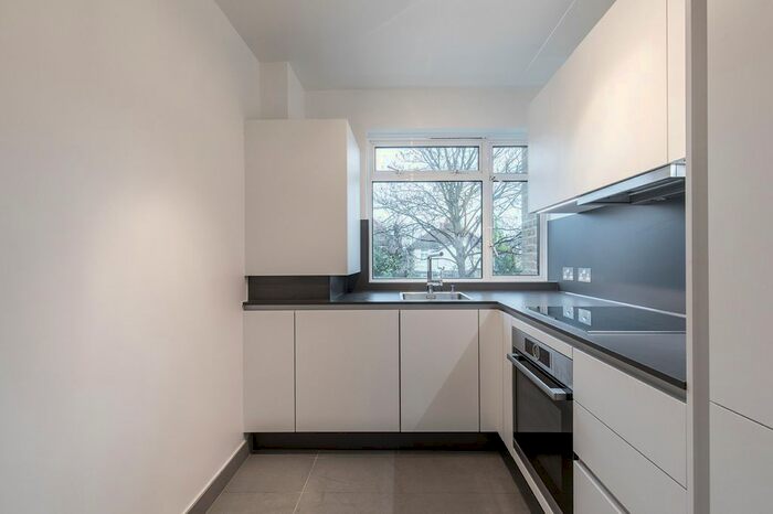 2 Bedroom Flat To Rent In High Street, London, N14