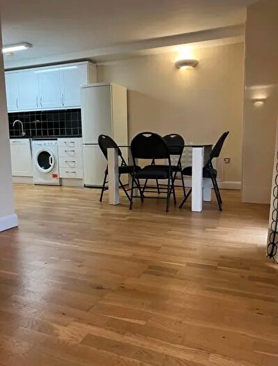 2 Bedroom Flat To Rent In Eaton Road, Sutton, SM2