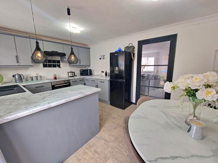 3 Bedroom End Of Terrace House For Sale In Hatters Court, Bedworth, Warwickshire, CV12