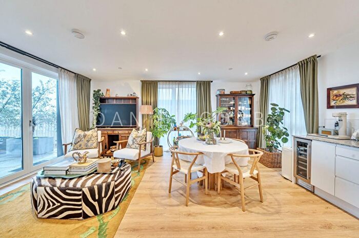 2 Bedroom Flat For Sale In Dockley Road, London, SE16