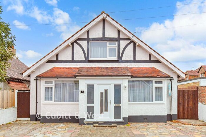 4 Bedroom Chalet For Sale In Pevensey Road, Bognor Regis, West Sussex, PO21