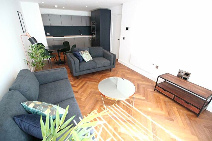 2 Bedroom Flat To Rent In London, SE8