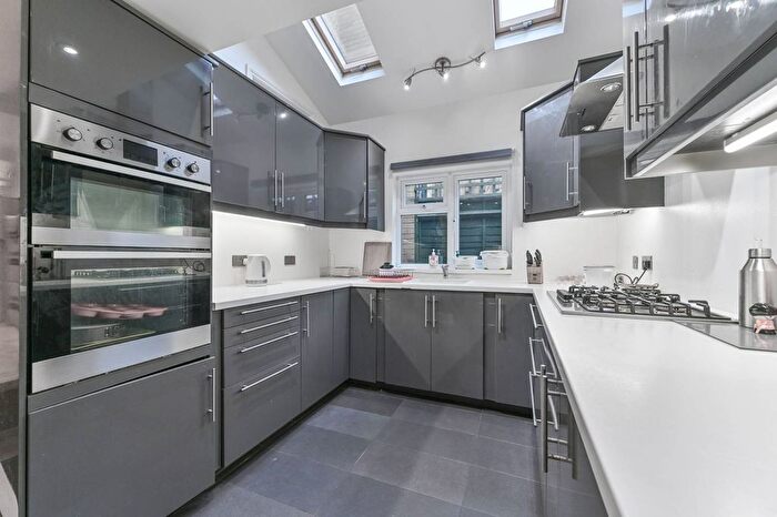 2 Bedroom End Of Terrace House To Rent In Frith Road, Central Croydon, Croydon, CR0