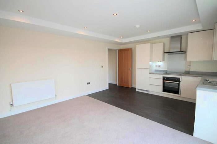 2 Bedroom Flat To Rent In Chapel Apartments, Union Terrace, York, North Yorkshire, YO31