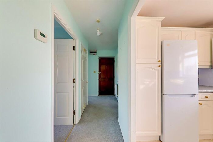 2 Bedroom Flat To Rent In Anchor Close, Shoreham-By-Sea, BN43