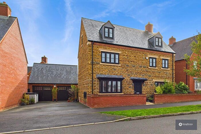 5 Bedroom Detached House For Sale In Juno Crescent, Brackley, NN13