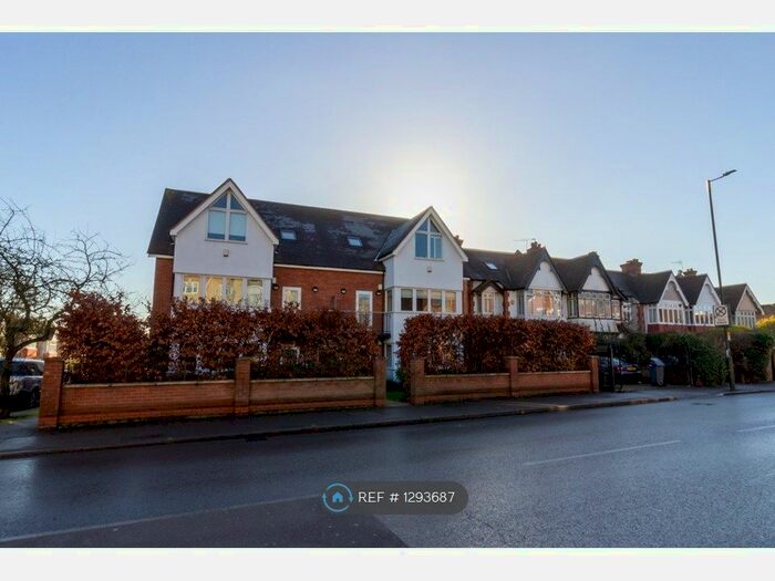 2 Bedroom Flat To Rent In Worple Road, London SW19