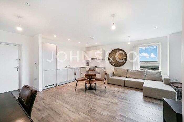 2 Bedroom Flat To Rent In Western Circus, Acton, London, W3