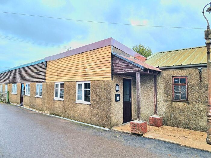 3 Bedroom Bungalow To Rent In Scallows Lane, West Wellow, Romsey, SO51
