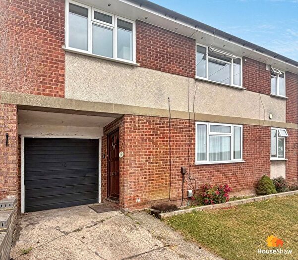 3 Bedroom Maisonette For Sale In Birch Way, Chesham, HP5