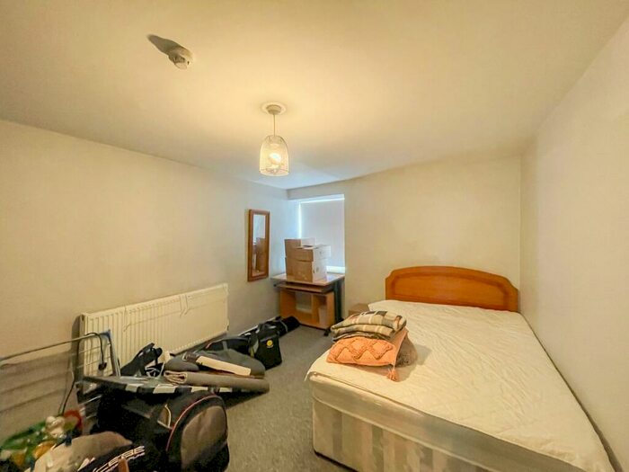 2 Bedroom Apartment To Rent In High Street, Bangor, Gwynedd, LL57