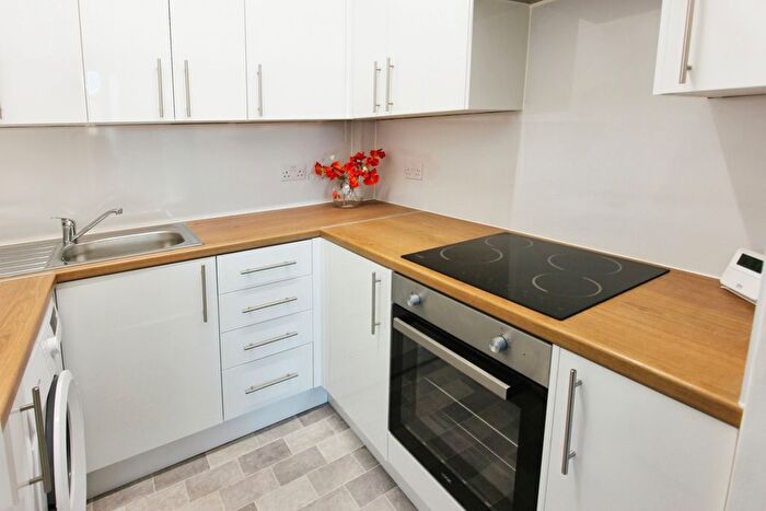 2 Bedroom Flat To Rent In Wheatfield Road, Edinburgh, EH11
