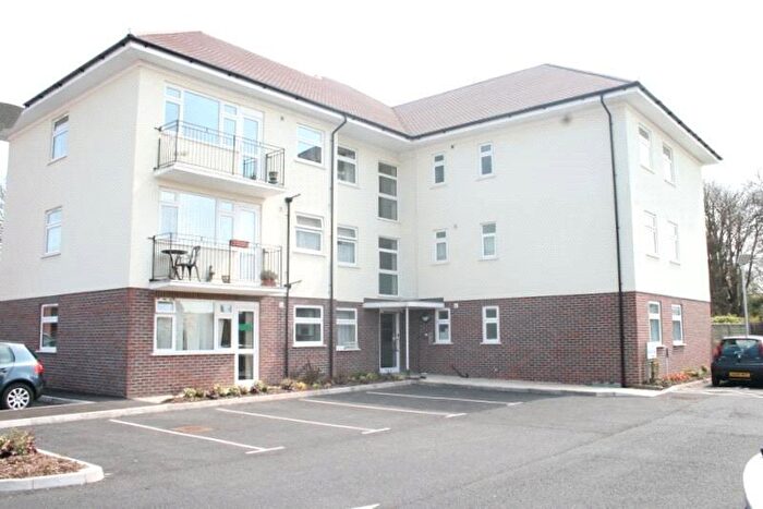 2 Bedroom Apartment To Rent In Fitzalan Road, Littlehampton, West Sussex, BN17