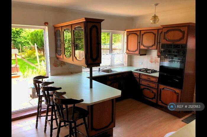 3 Bedroom Semi-Detached House To Rent In Alton Road, Luton, LU1