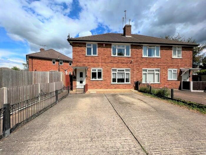 2 Bedroom Maisonette To Rent In Chertsey Lane, Staines, TW18