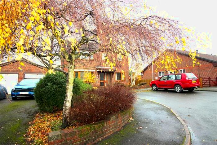 4 Bedroom Detached House To Rent In Firvale, Harthill, Sheffield, S26