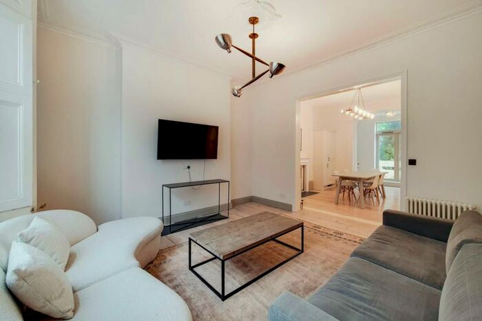 3 Bedroom Maisonette To Rent In Devonia Road, Angel, London, N1