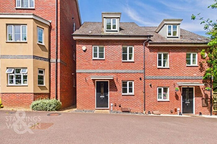 3 Bedroom Town House For Sale In Dr Torrens Way, New Costessey, Norwich, NR5