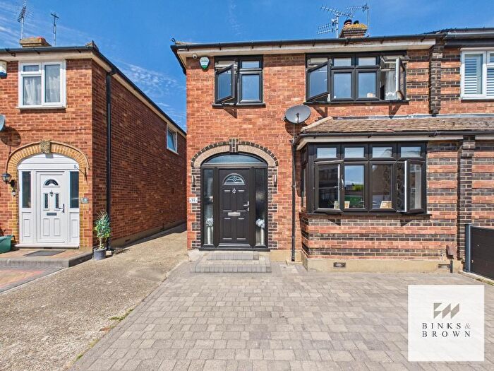 3 Bedroom Semi-Detached House For Sale In Redlie Close, Stanford Le Hope, Essex, SS17
