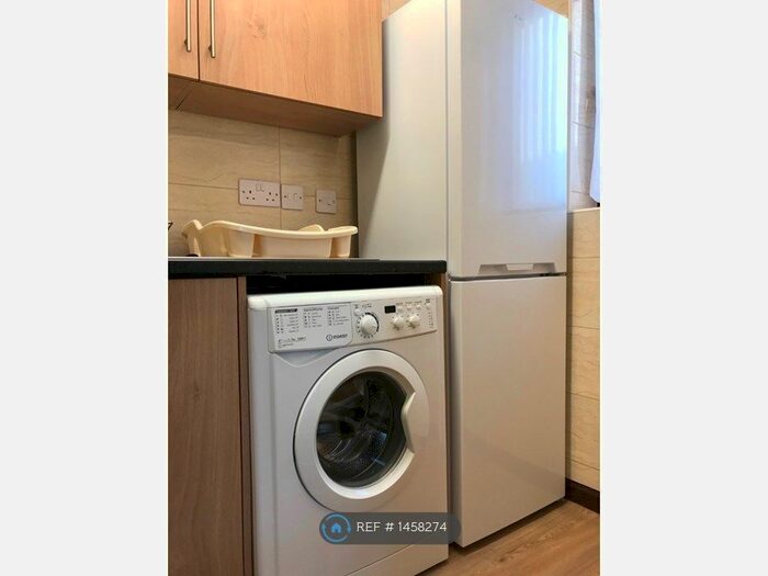 1 Bedroom Flat To Rent In Weeland Road, Knottingley, WF11