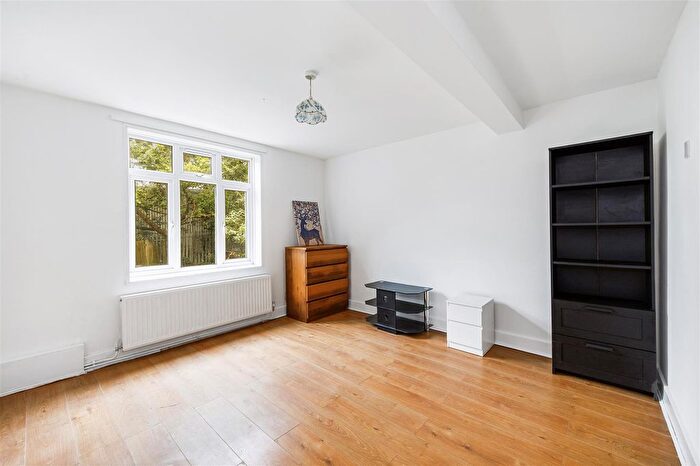 3 Bedroom Flat To Rent In Conway Grove, London, W3