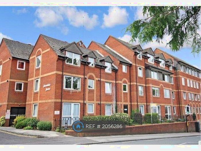 1 Bedroom Flat To Rent In Homelake House, Parkstone, Poole, BH14