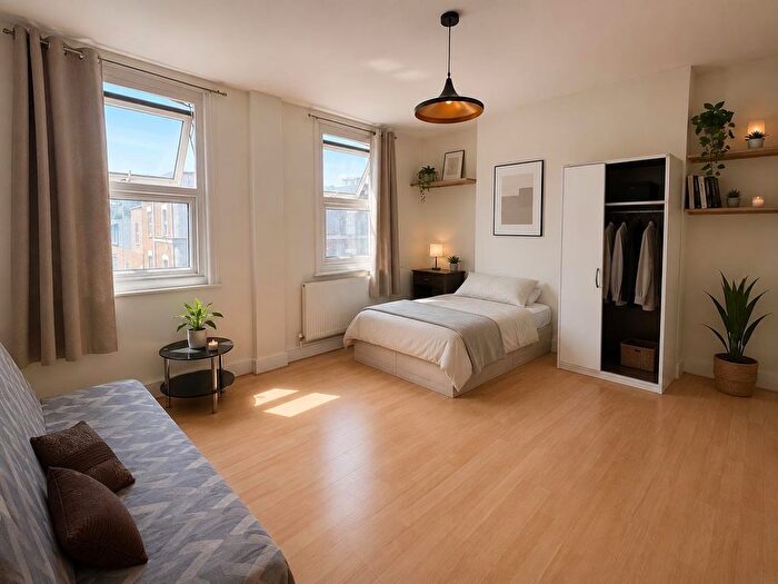 3 Bedroom Flat To Rent In Kingsland High Street, London, E8
