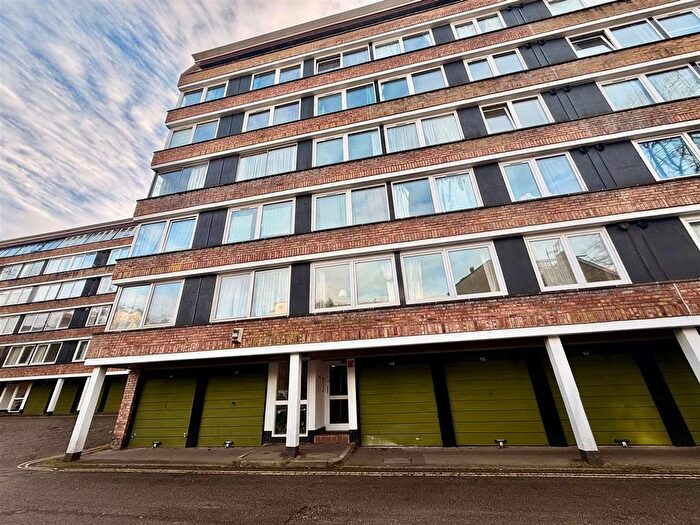 4 Bedroom Flat To Rent In High Kingsdown, Bristol, BS2