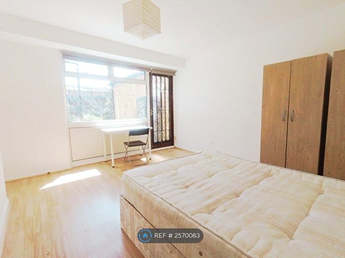 4 Bedroom Flat To Rent In Eugene Cotter House, London, SE17