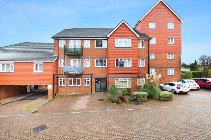 2 Bedroom Flat For Sale In Tower Close, East Grinstead, RH19