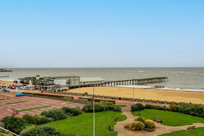 1 Bedroom Flat For Sale In Kirkley Cliff, Lowestoft, NR33