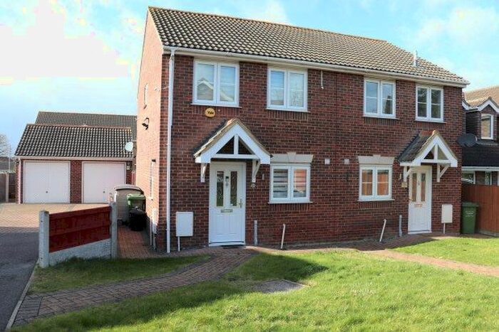 2 Bedroom Semi-Detached House To Rent In Halstead Close, Wickford, SS12