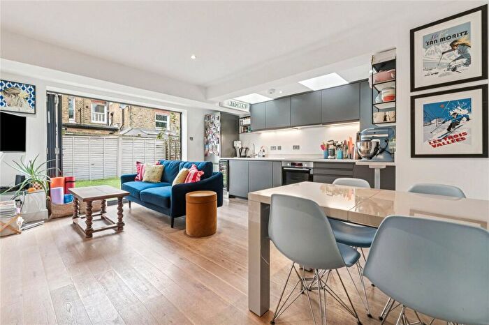 2 Bedroom Apartment For Sale In Kathleen Road, SW11