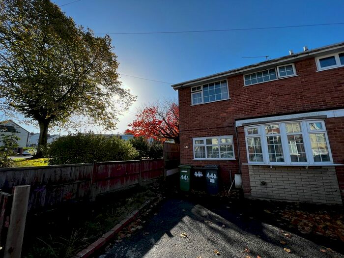 3 Bedroom Semi-Detached House To Rent In Westbourne Road, Penn, Wolverhampton, WV4
